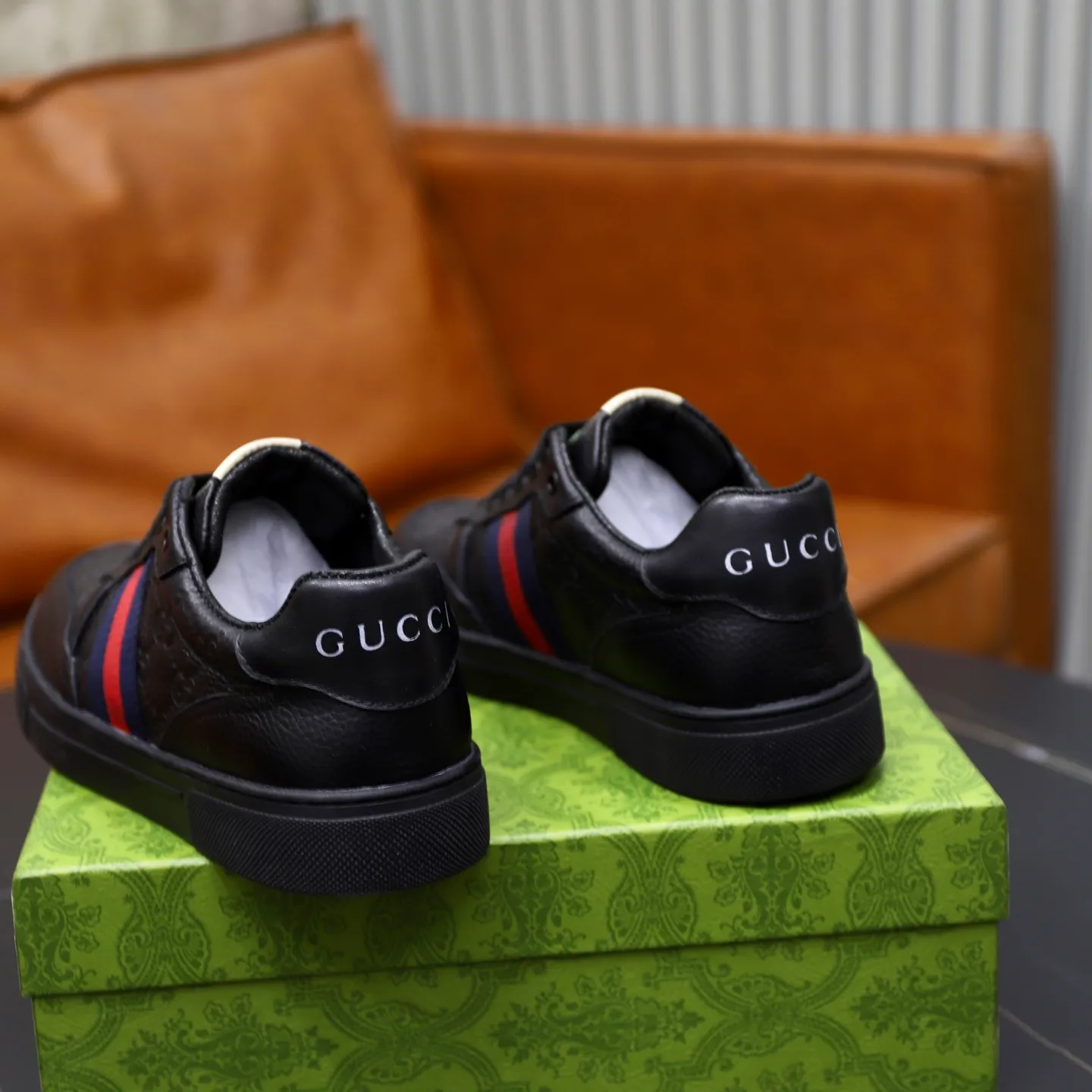 Ex-factory price: 440💰🙅‍♂️🙅‍♂️🙅‍♂️ Brand: GUCCI Standard code: 38-44 (45 customized) Grade: Same as the official website Material: Original leather splicing Comfortable and breathable sheepskin lining Original wear-resistant outsole Style category: Men's fashionable casual shoes Running sneakers Distinguished luxury brand elements Top luxury Color: actual picture color